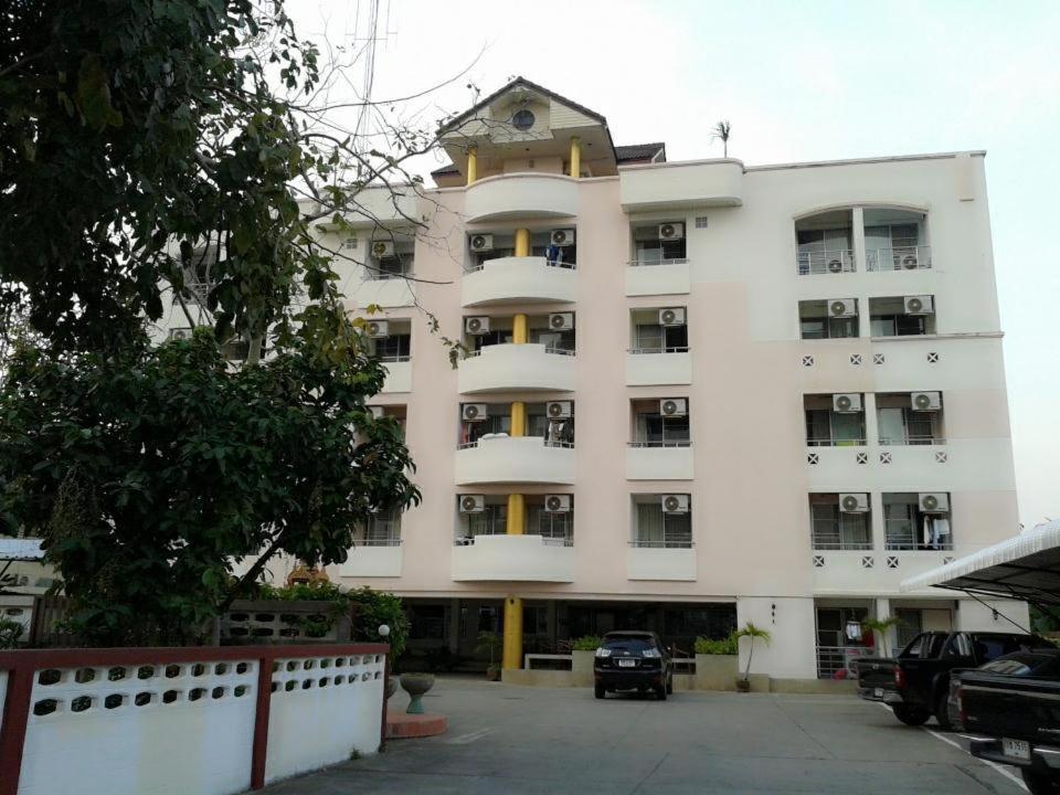 M In Korat Service Apartment Nakhonratchasima Buitenkant foto